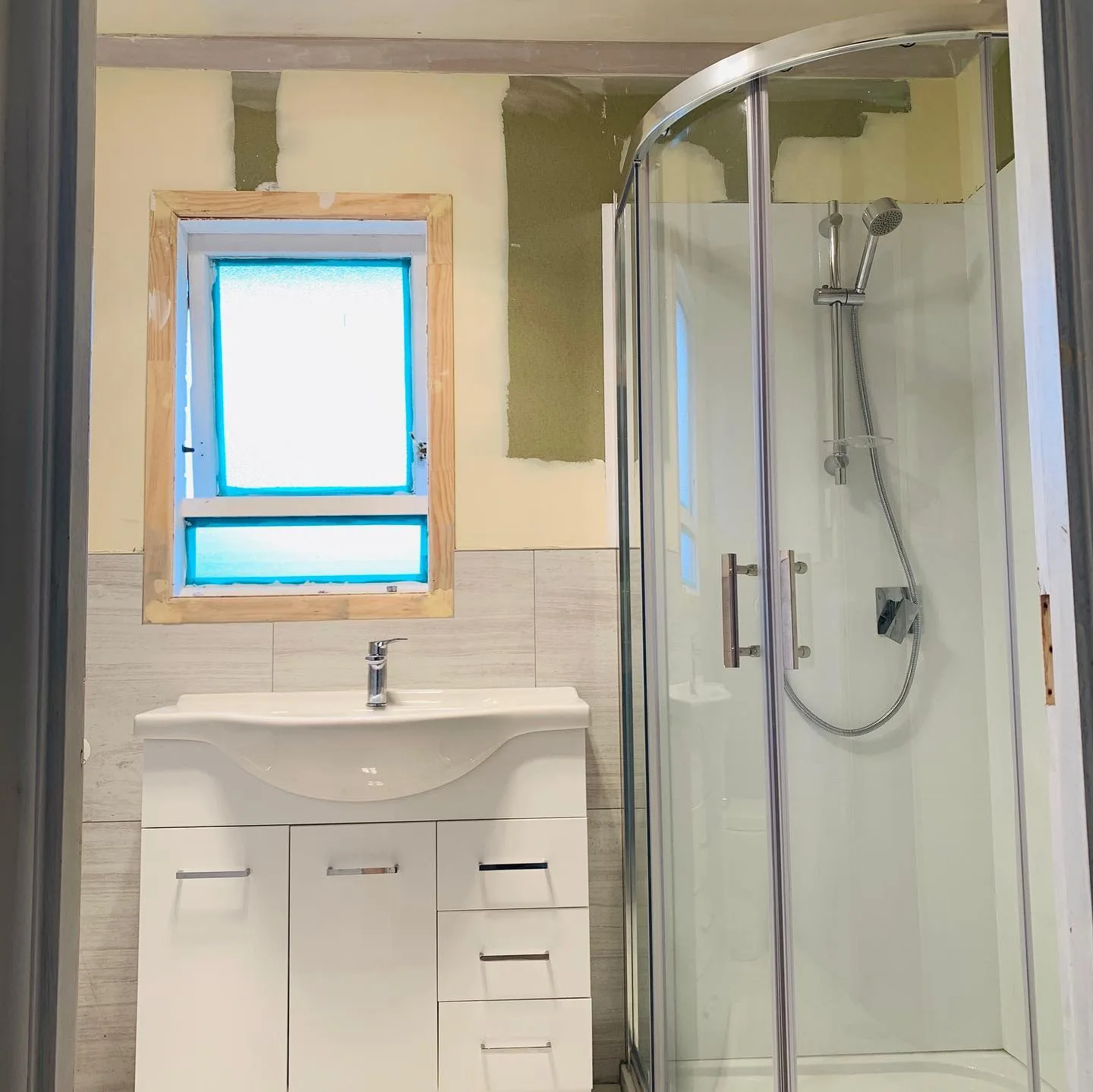 Modern bathroom remodel completed in Chicago